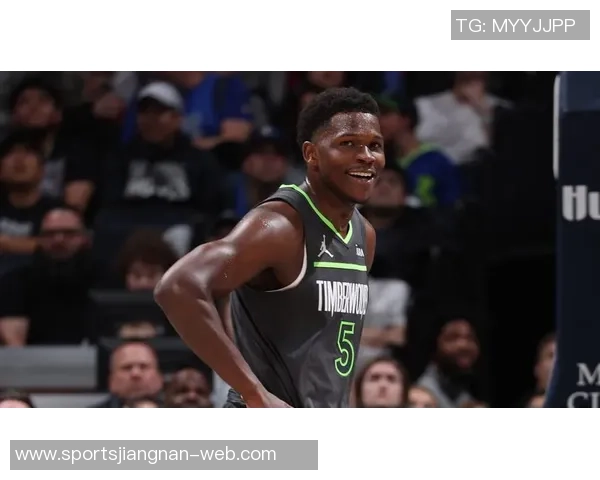 爱德华兹首节狂砍14分半场高效9中7三分命中2记助攻4次表现抢眼 爱德华兹首节狂砍14分半场高效9中7三分命中2记助攻4次表现抢眼